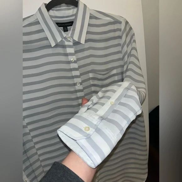 Petite 🍌 Banana Republic Button Down - Picture 8 of 13